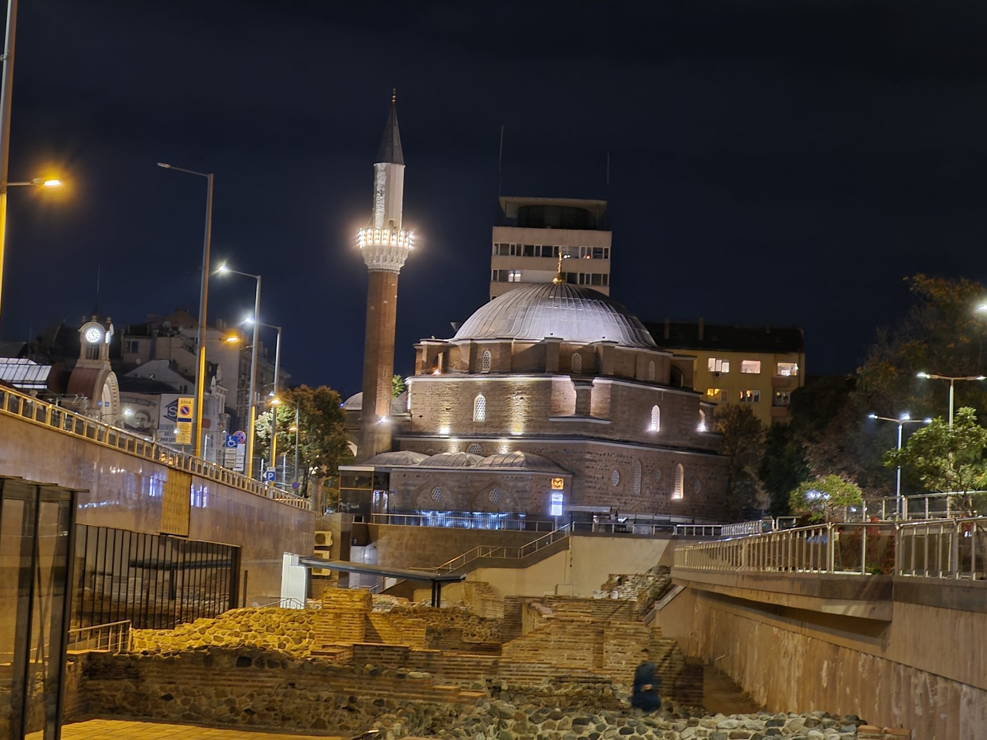 Samsung Galaxy S25 FE против Galaxy S24 FE: какой смартфон полностью оправдывает свою цену картинка Смартфон Samsung Galaxy S25 FE против S24 FE | DGL.RU