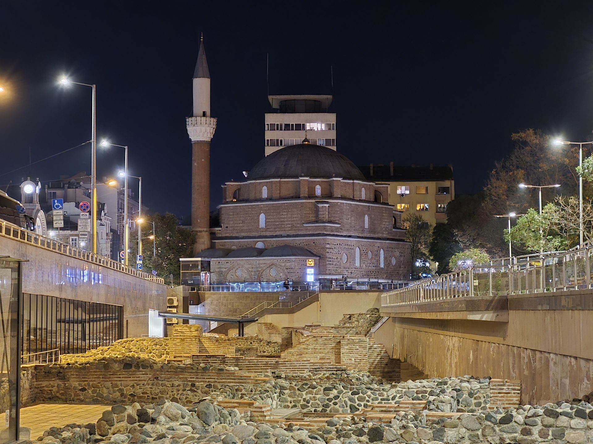 Samsung Galaxy S25 FE против Galaxy S24 FE: какой смартфон полностью оправдывает свою цену картинка Смартфон Samsung Galaxy S25 FE против S24 FE | DGL.RU