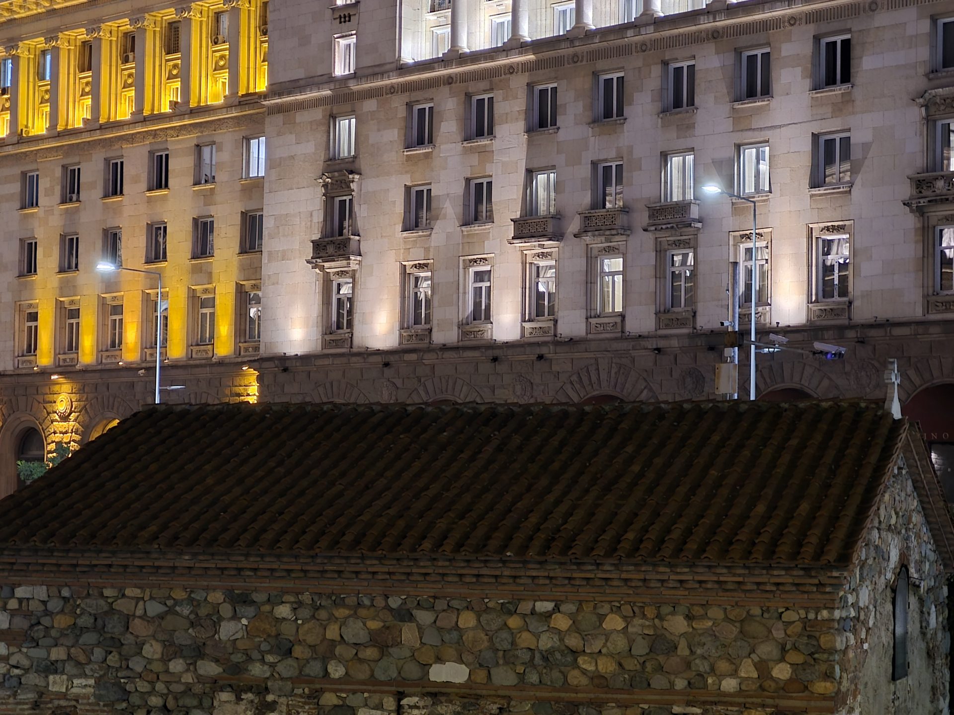 Samsung Galaxy S25 FE против Galaxy S24 FE: какой смартфон полностью оправдывает свою цену картинка Смартфон Samsung Galaxy S25 FE против S24 FE | DGL.RU