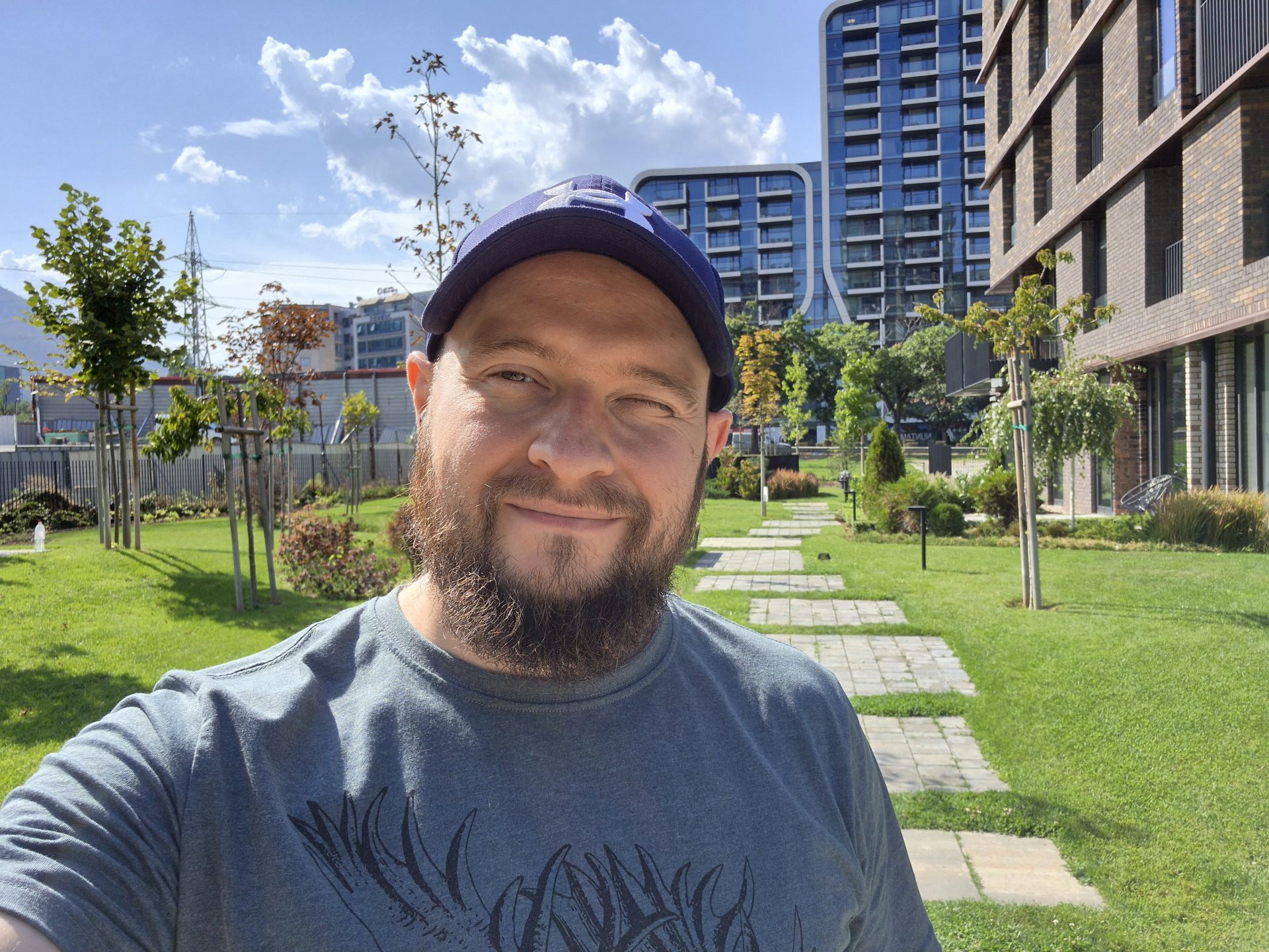 Samsung Galaxy S25 FE против Galaxy S24 FE: какой смартфон полностью оправдывает свою цену картинка Смартфон Samsung Galaxy S25 FE против S24 FE | DGL.RU