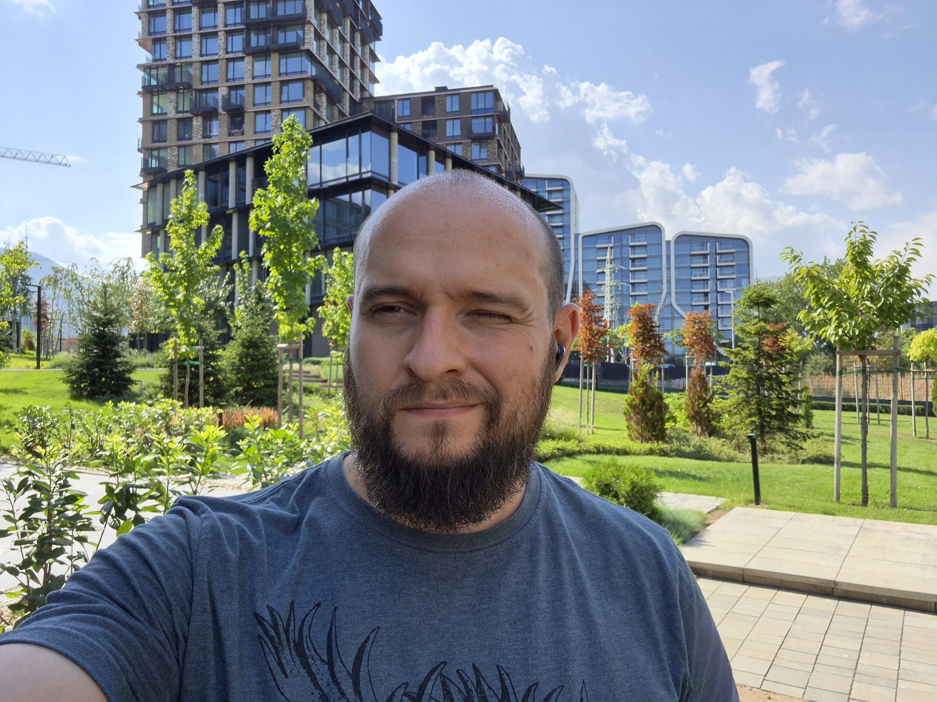 Samsung Galaxy S25 FE против Galaxy S24 FE: какой смартфон полностью оправдывает свою цену картинка Смартфон Samsung Galaxy S25 FE против S24 FE | DGL.RU