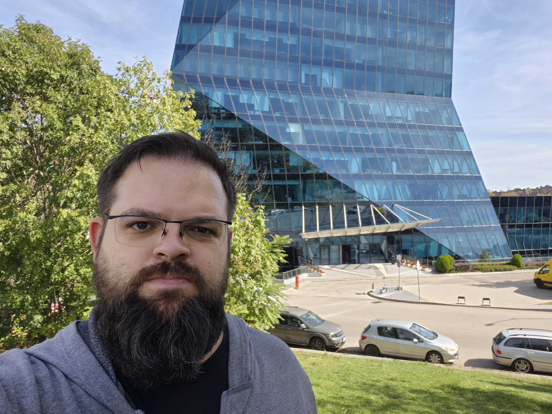 Samsung Galaxy S25 FE против Galaxy S24 FE: какой смартфон полностью оправдывает свою цену картинка Смартфон Samsung Galaxy S25 FE против S24 FE | DGL.RU