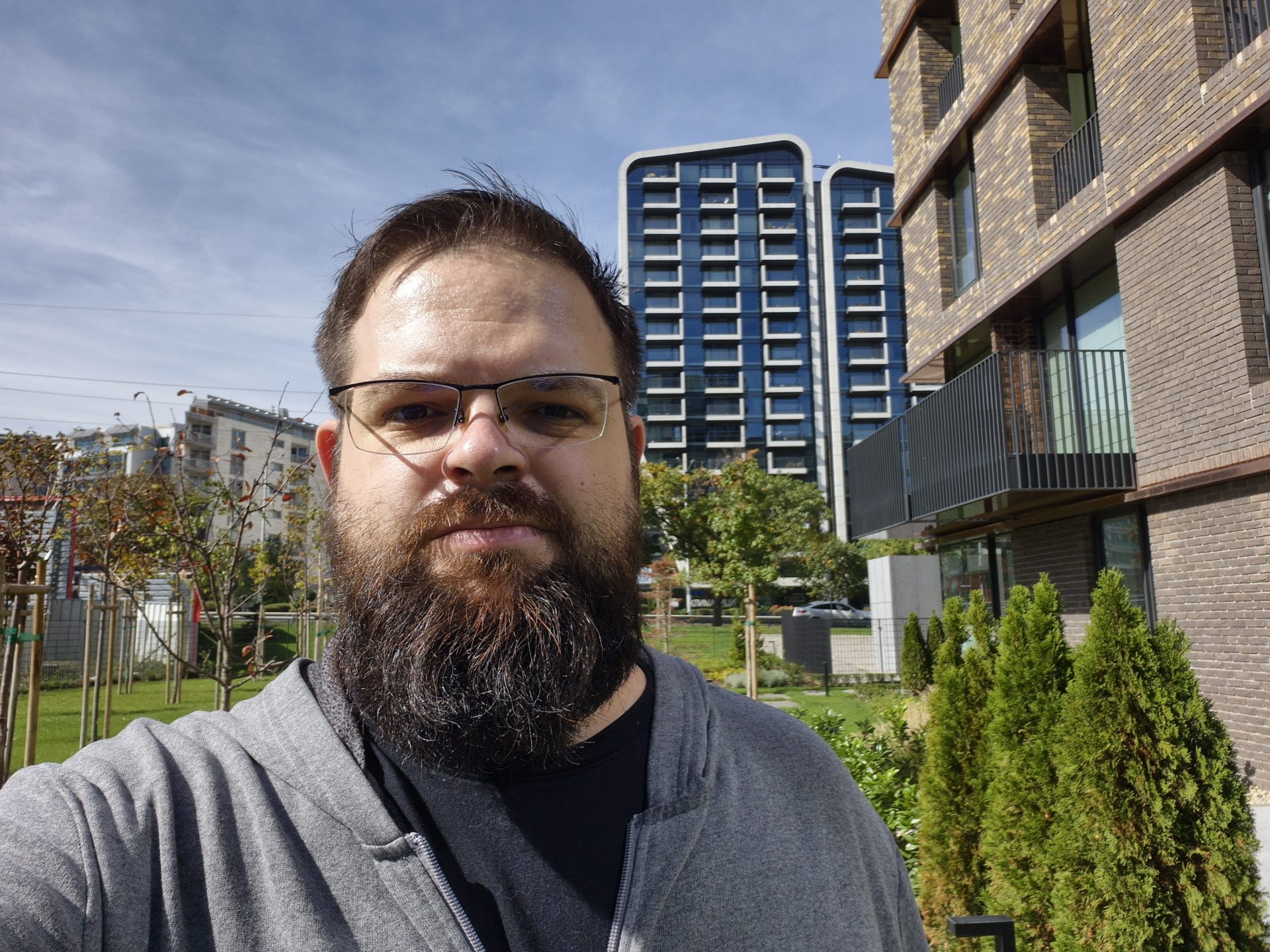 Samsung Galaxy S25 FE против Galaxy S24 FE: какой смартфон полностью оправдывает свою цену картинка Смартфон Samsung Galaxy S25 FE против S24 FE | DGL.RU