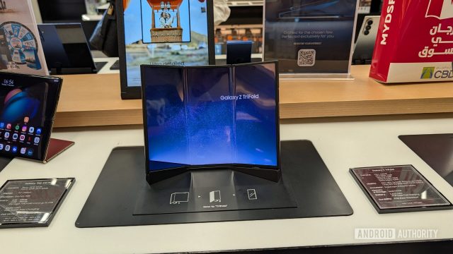 Смартфон Samsung Galaxy Z TriFold | DGL.RU Смартфон Samsung Galaxy Z TriFold | DGL.RU