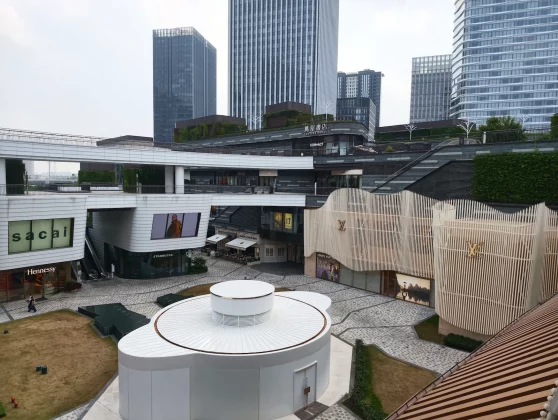 Смартфон Vivo X300: компактный новый флагман