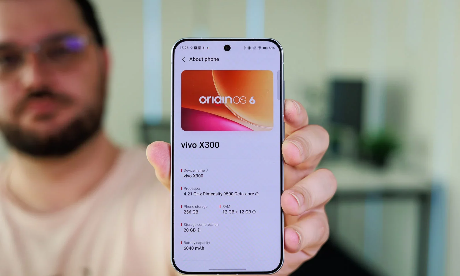Смартфон Vivo X300: компактный новый флагман