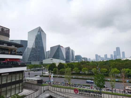 Смартфон Vivo X300: компактный новый флагман