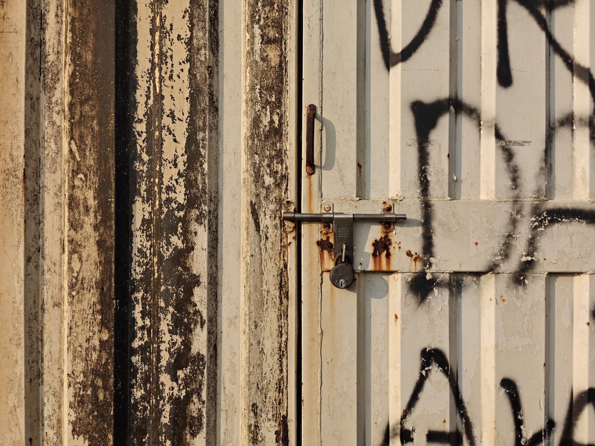 OnePlus 15 против OnePlus 13: какой из смартфонов выбрать картинка Смартфоны OnePlus 15 и OnePlus 13 | DGL.RU