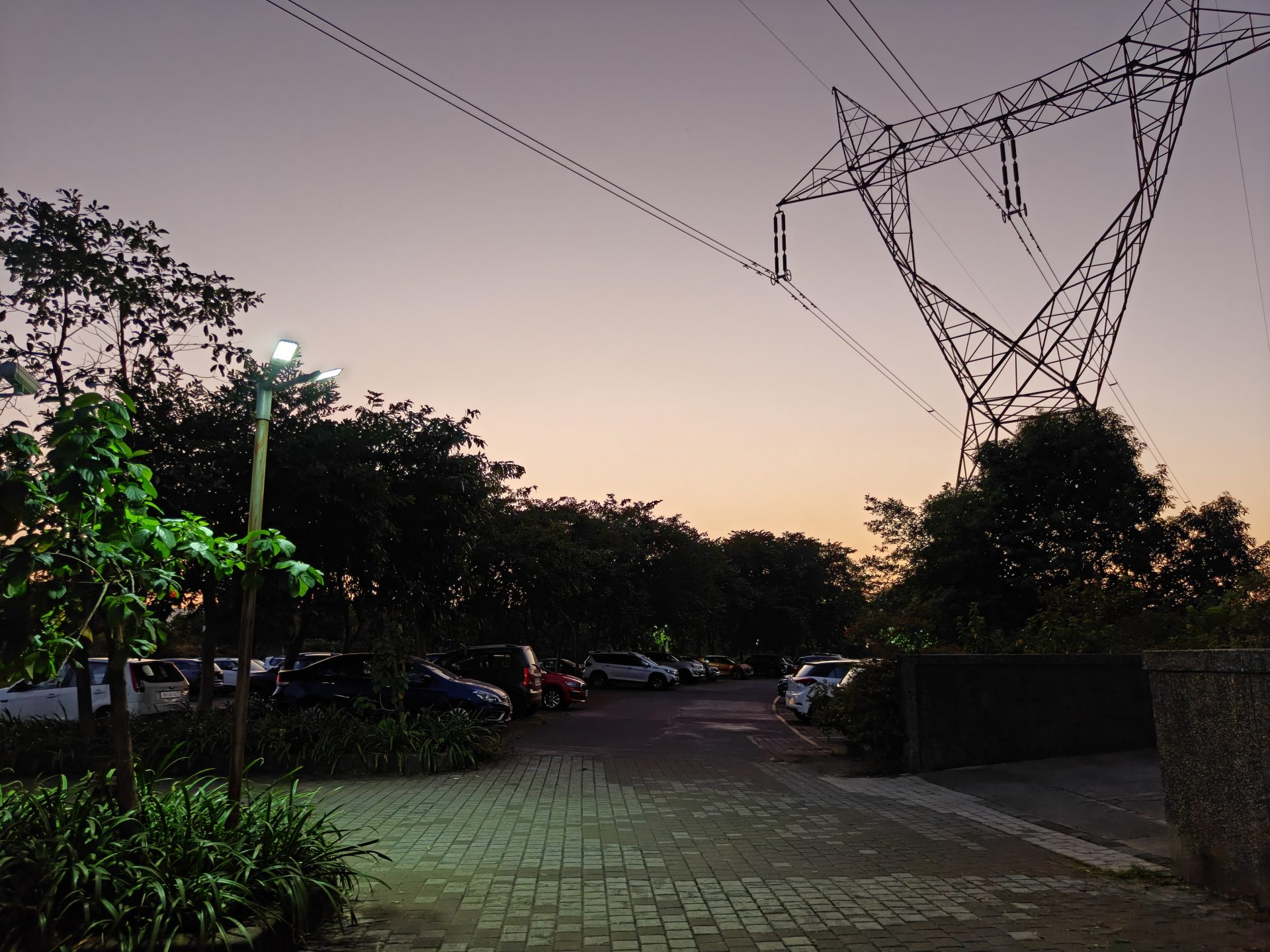 OnePlus 15 против OnePlus 13: какой из смартфонов выбрать картинка Смартфоны OnePlus 15 и OnePlus 13 | DGL.RU