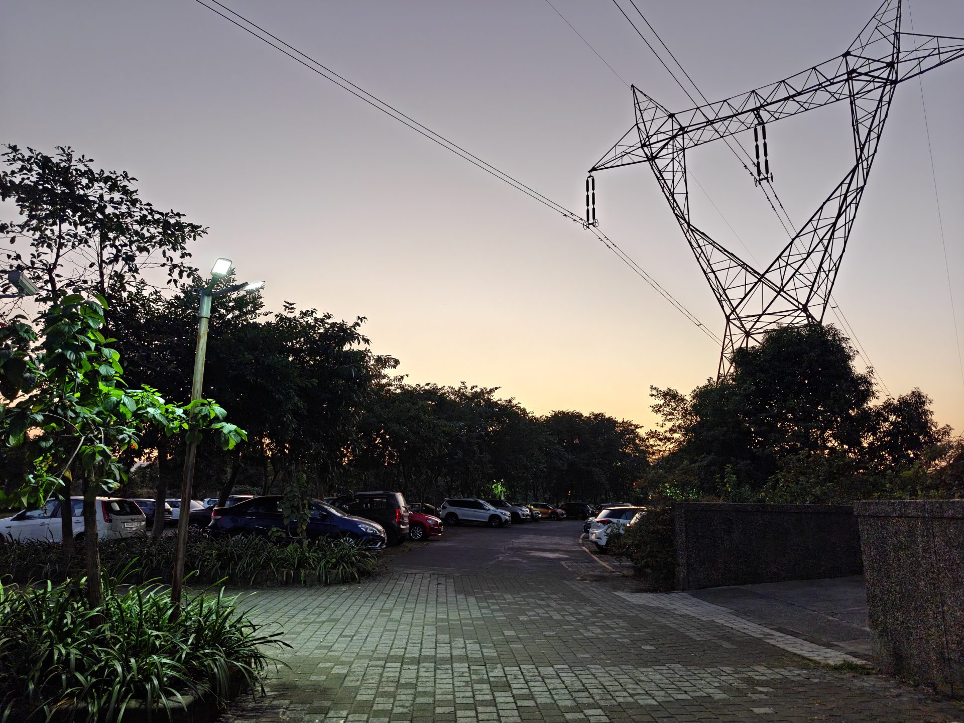 OnePlus 15 против OnePlus 13: какой из смартфонов выбрать картинка Смартфоны OnePlus 15 и OnePlus 13 | DGL.RU