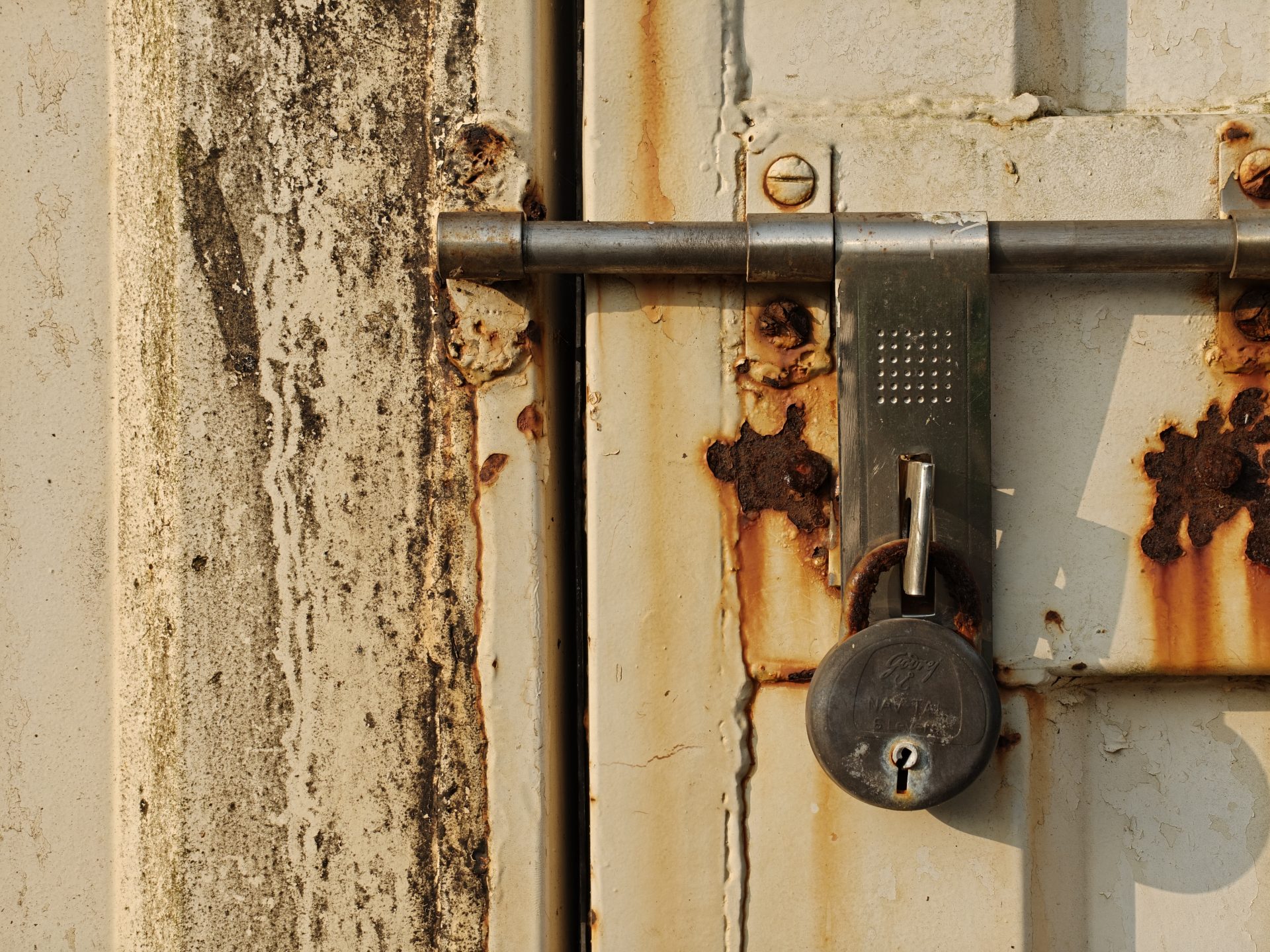 OnePlus 15 против OnePlus 13: какой из смартфонов выбрать картинка Смартфоны OnePlus 15 и OnePlus 13 | DGL.RU