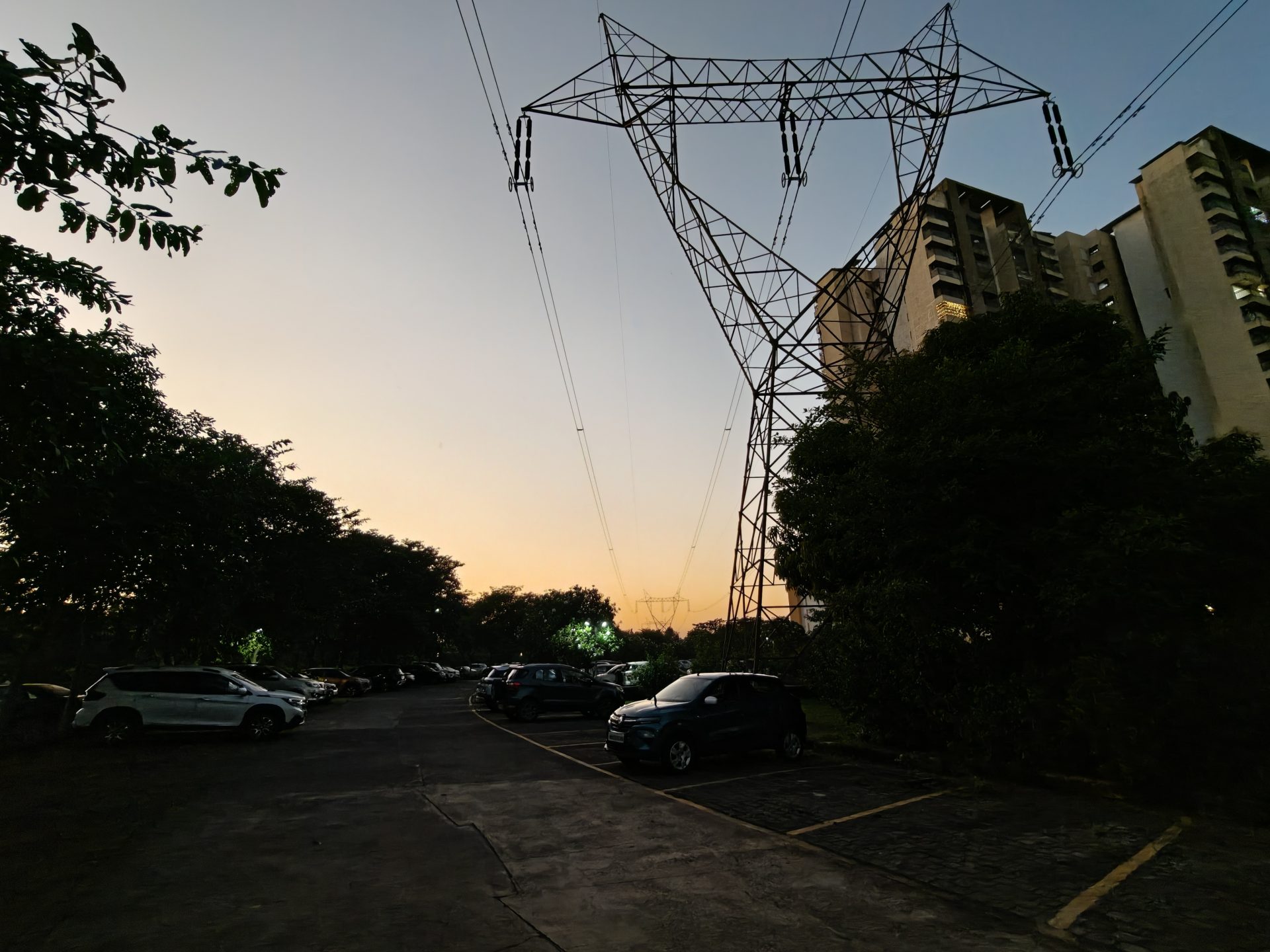 OnePlus 15 против OnePlus 13: какой из смартфонов выбрать картинка Смартфоны OnePlus 15 и OnePlus 13 | DGL.RU