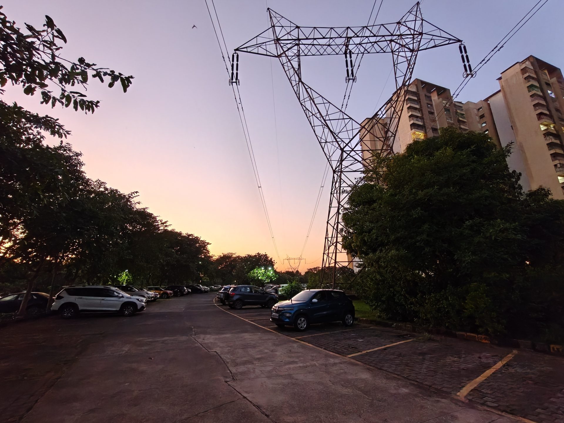 OnePlus 15 против OnePlus 13: какой из смартфонов выбрать картинка Смартфоны OnePlus 15 и OnePlus 13 | DGL.RU