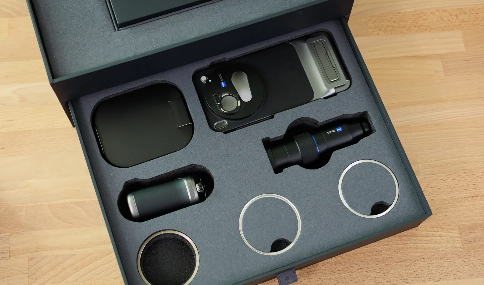 Новый фотоход меняет смартфоны и оставляет Apple и Samsung за бортом картинка Смартфоны с объективами: тренд не Apple | DGL.RU