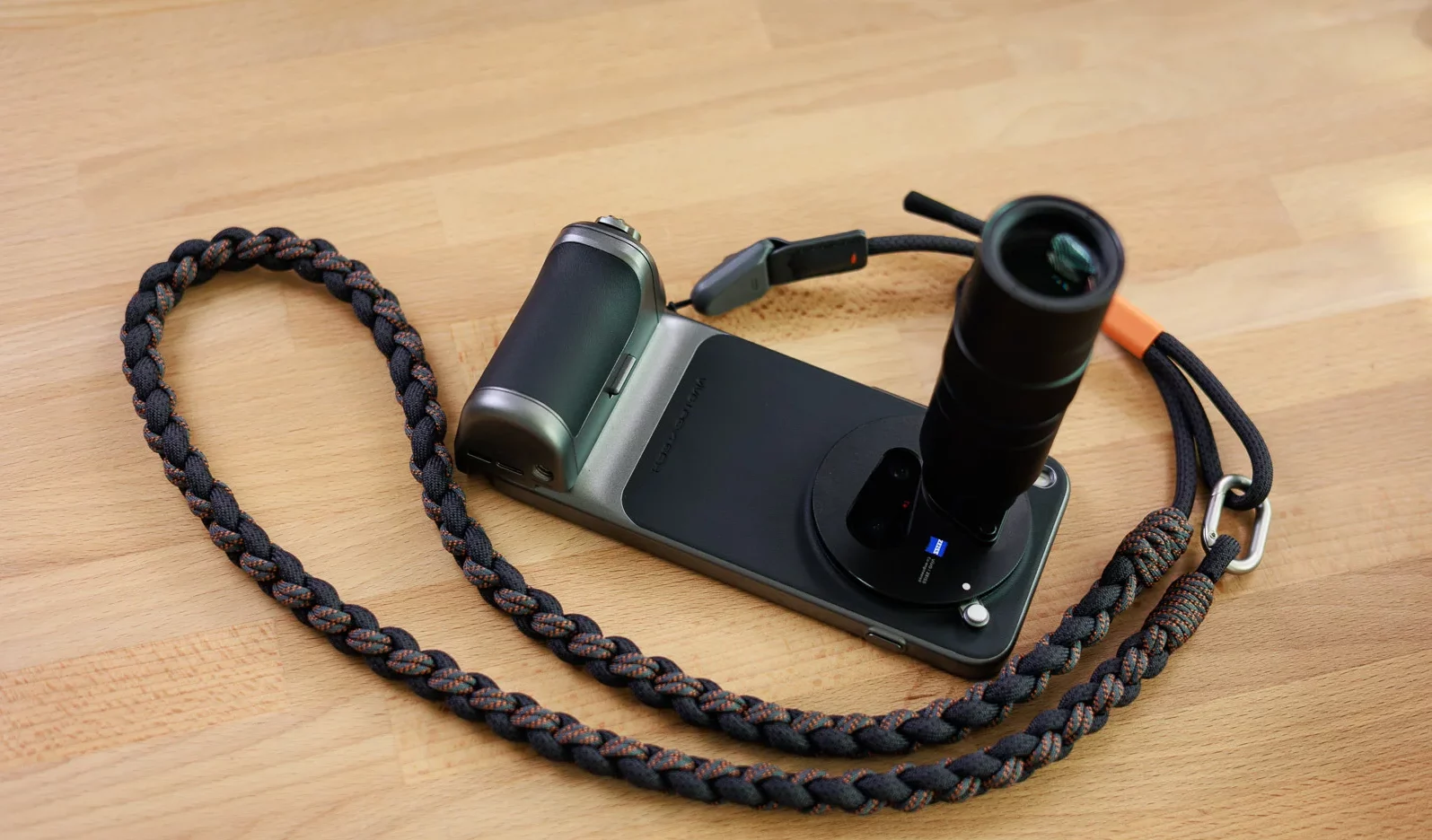 Новый фотоход меняет смартфоны и оставляет Apple и Samsung за бортом картинка Смартфоны с объективами: тренд не Apple | DGL.RU