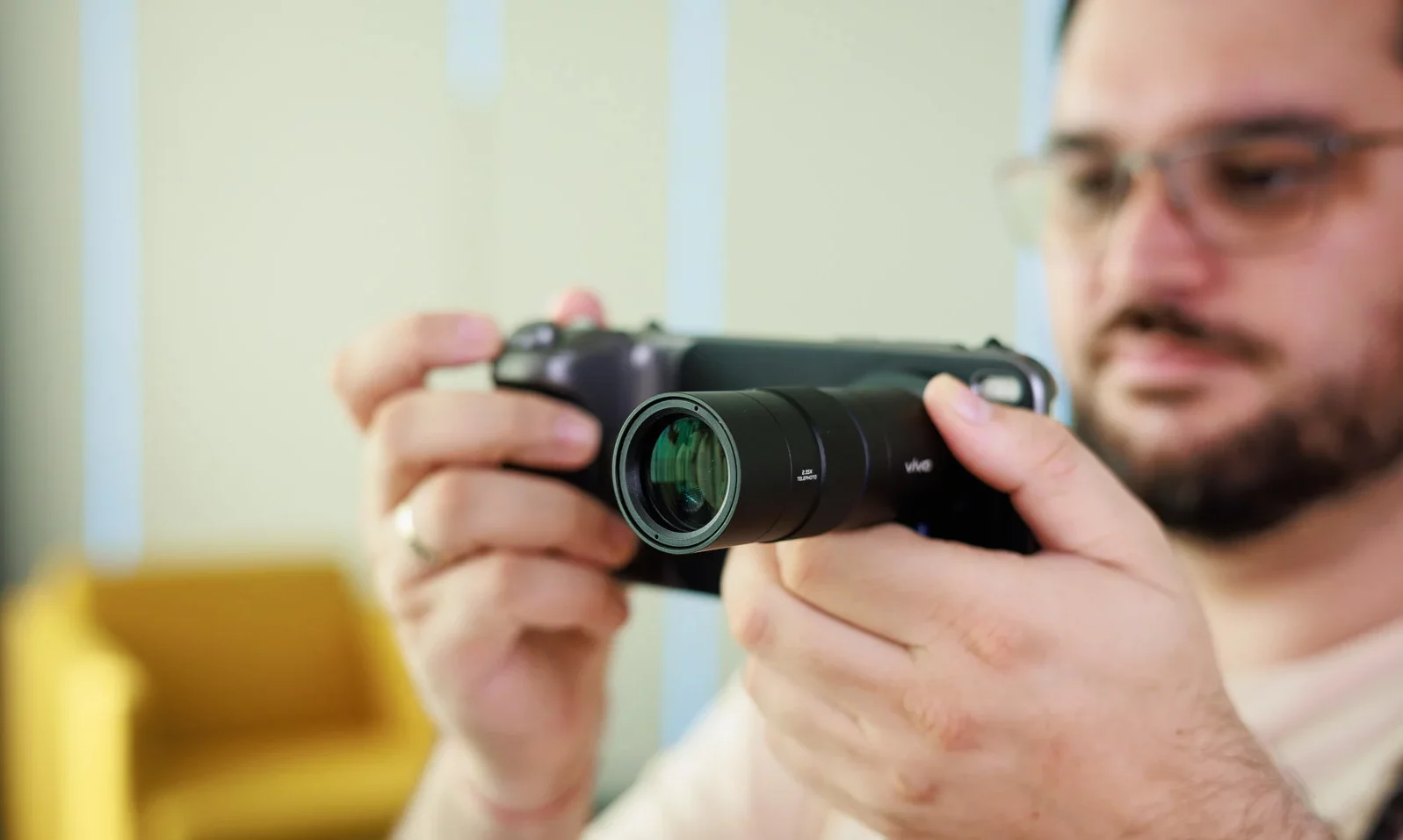 Новый фотоход меняет смартфоны и оставляет Apple и Samsung за бортом картинка Смартфоны с объективами: тренд не Apple | DGL.RU