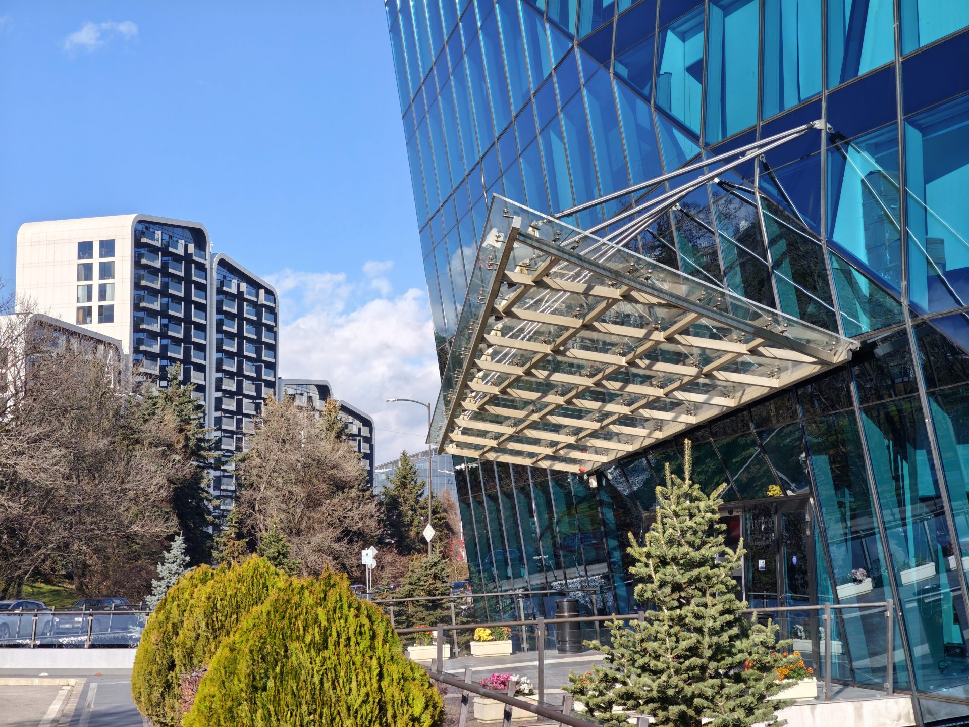 Poco устроила бой титанов: Poco F8 Pro против F8 Ultra картинка Смартфоны Xiaomi Poco F8 Pro и F8 Ultra | DGL.RU