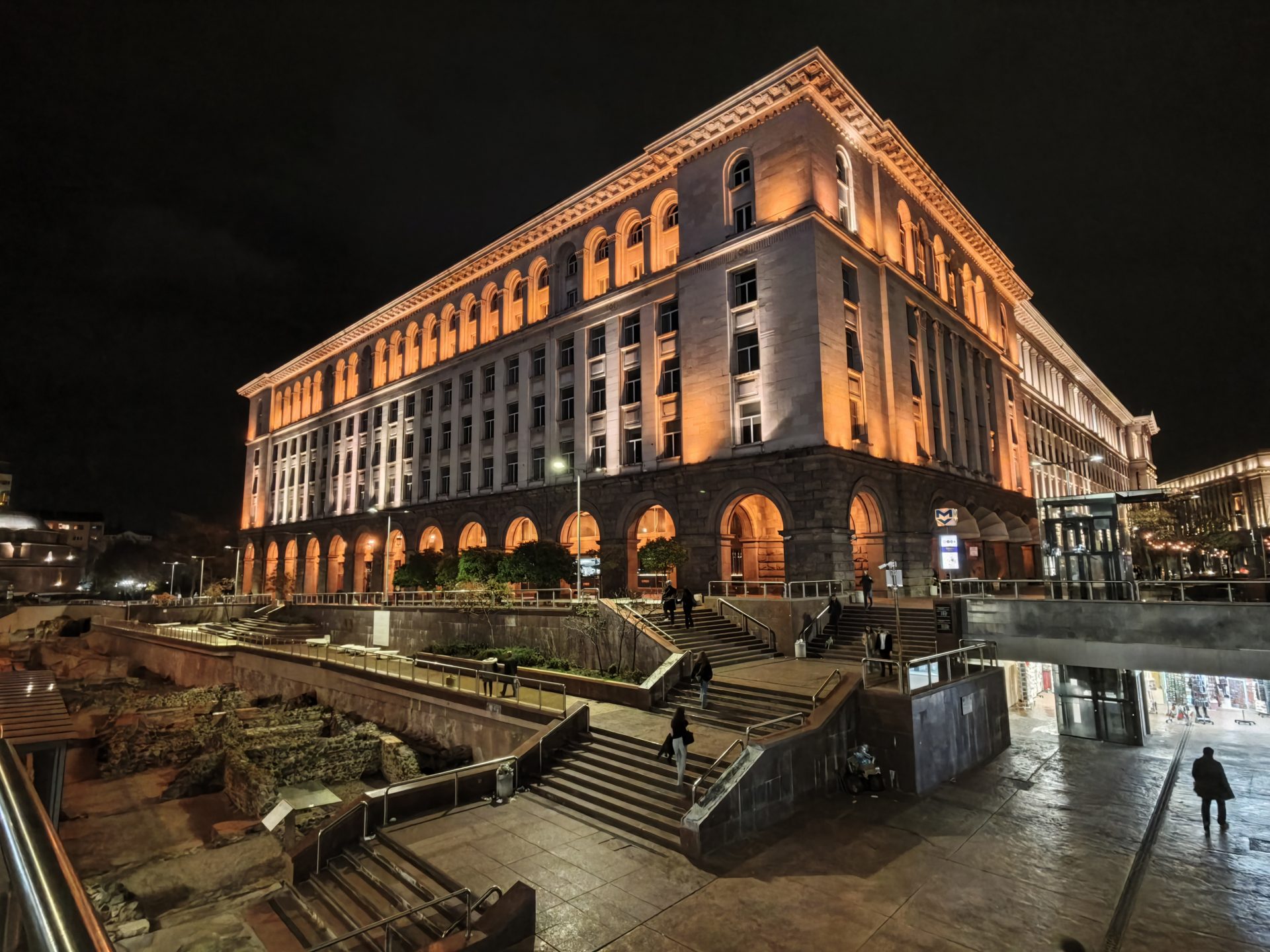 Poco устроила бой титанов: Poco F8 Pro против F8 Ultra картинка Смартфоны Xiaomi Poco F8 Pro и F8 Ultra | DGL.RU