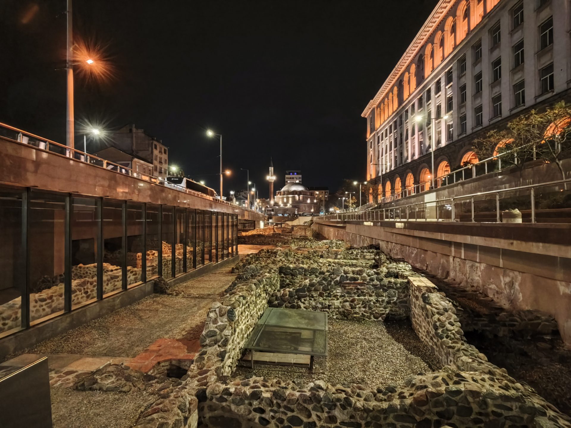 Poco устроила бой титанов: Poco F8 Pro против F8 Ultra картинка Poco устроила бой титанов: Poco F8 Pro против F8 Ultra фото