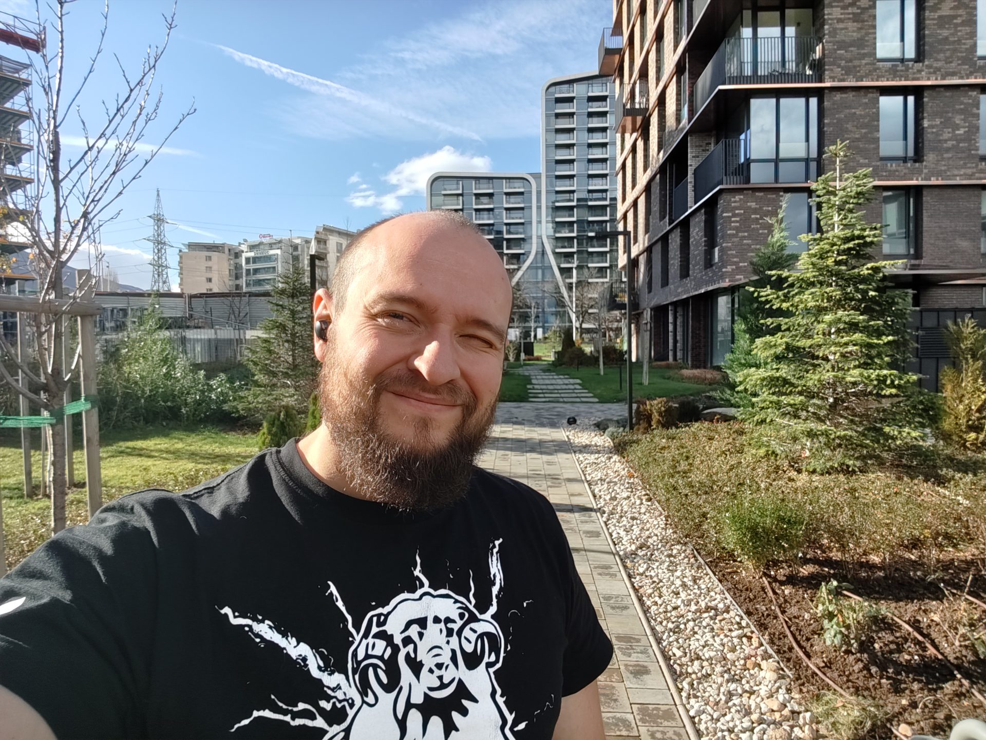 Poco устроила бой титанов: Poco F8 Pro против F8 Ultra картинка Смартфоны Xiaomi Poco F8 Pro и F8 Ultra | DGL.RU