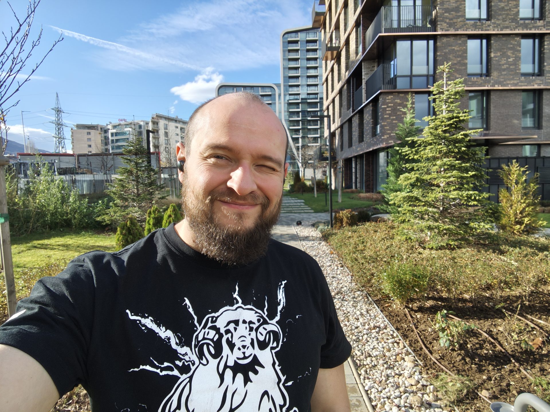 Poco устроила бой титанов: Poco F8 Pro против F8 Ultra картинка Смартфоны Xiaomi Poco F8 Pro и F8 Ultra | DGL.RU