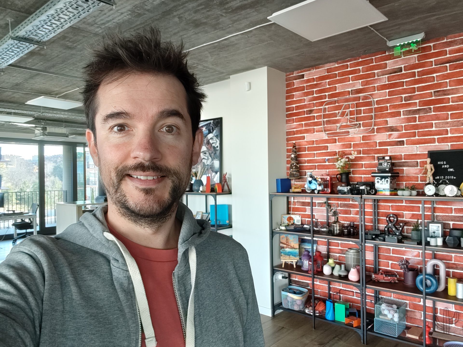 Poco устроила бой титанов: Poco F8 Pro против F8 Ultra картинка Смартфоны Xiaomi Poco F8 Pro и F8 Ultra | DGL.RU