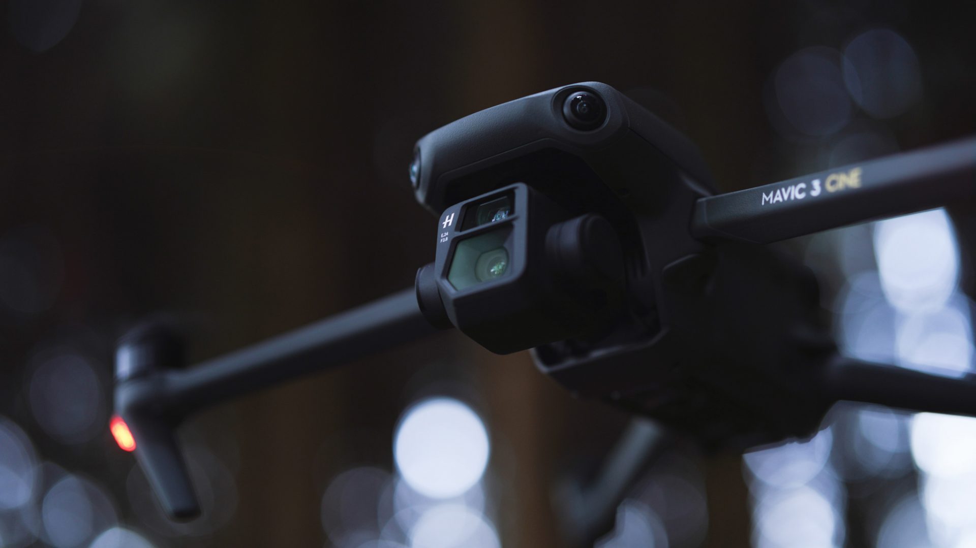 Таскать три камеры ради одного конкурса — это безумие. Но фотограф года с Nikon D850 и дроном DJI Mavic 3 доказал обратное