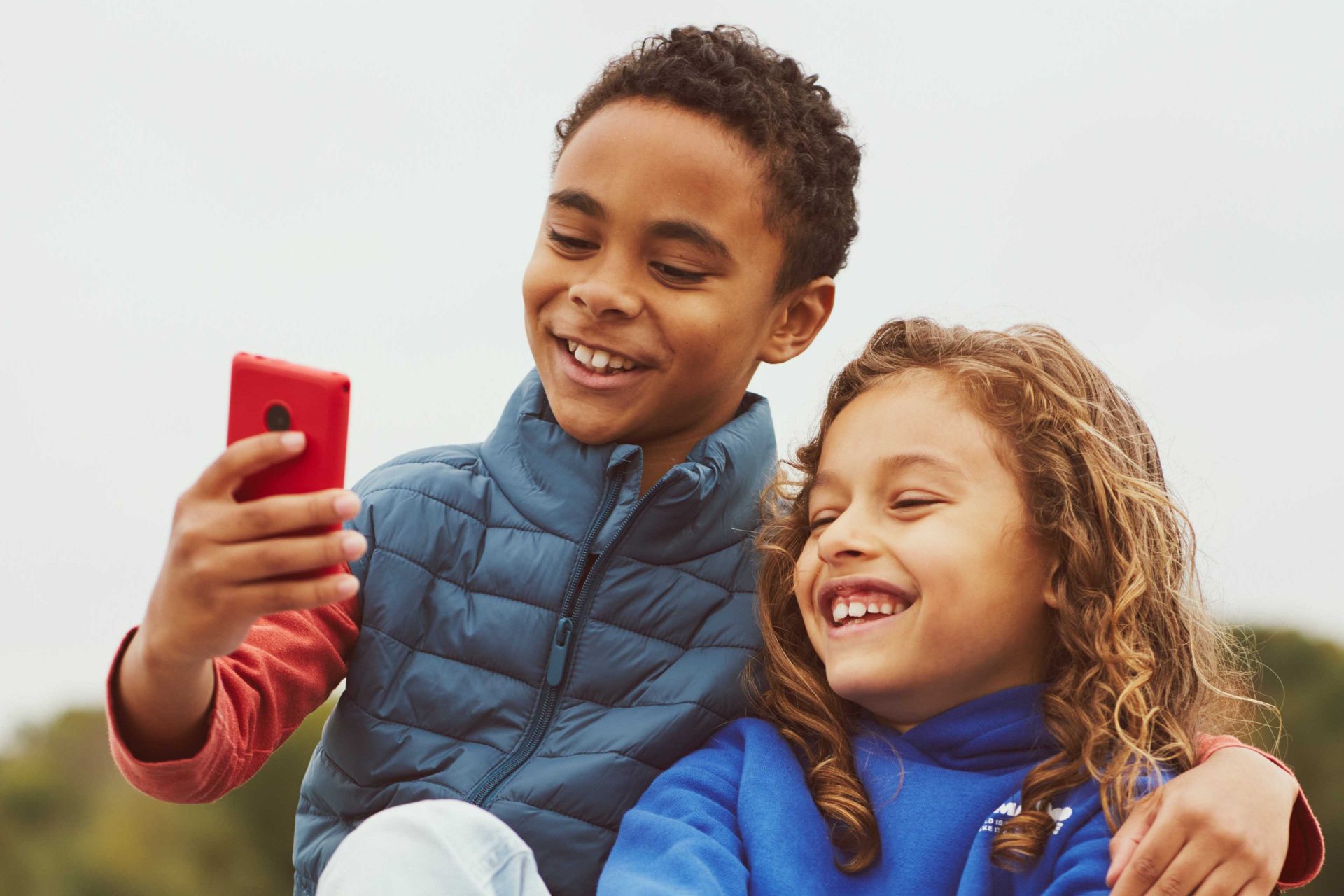 Телефон-недоразумение XploraOne от HMD: почему этот гибрид — худший подарок для ребенка