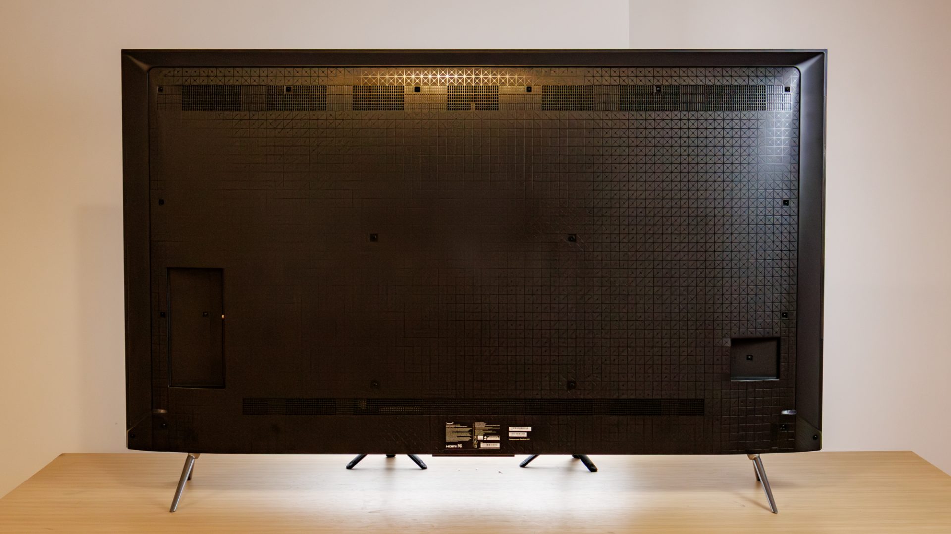 Обзор Amazon Fire TV Omni QLED — этот телевизор не стоит покупать на праздники картинка Телевизор Amazon Fire TV Omni QLED разочаровал | DGL.RU