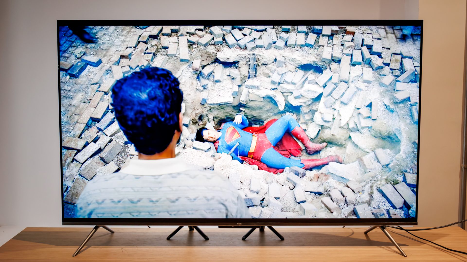 Обзор Amazon Fire TV Omni QLED — этот телевизор не стоит покупать на праздники картинка Телевизор Amazon Fire TV Omni QLED разочаровал | DGL.RU