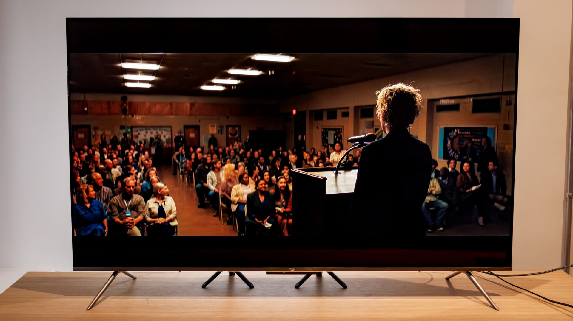 Обзор Amazon Fire TV Omni QLED — этот телевизор не стоит покупать на праздники картинка Телевизор Amazon Fire TV Omni QLED разочаровал | DGL.RU