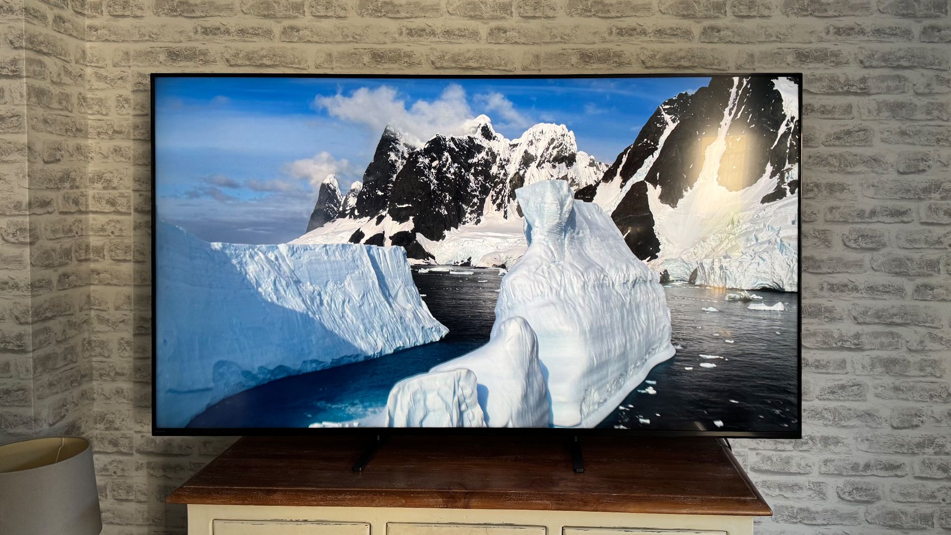 Обзор Sony Bravia 5: самый доступный Mini LED с превосходной картинкой