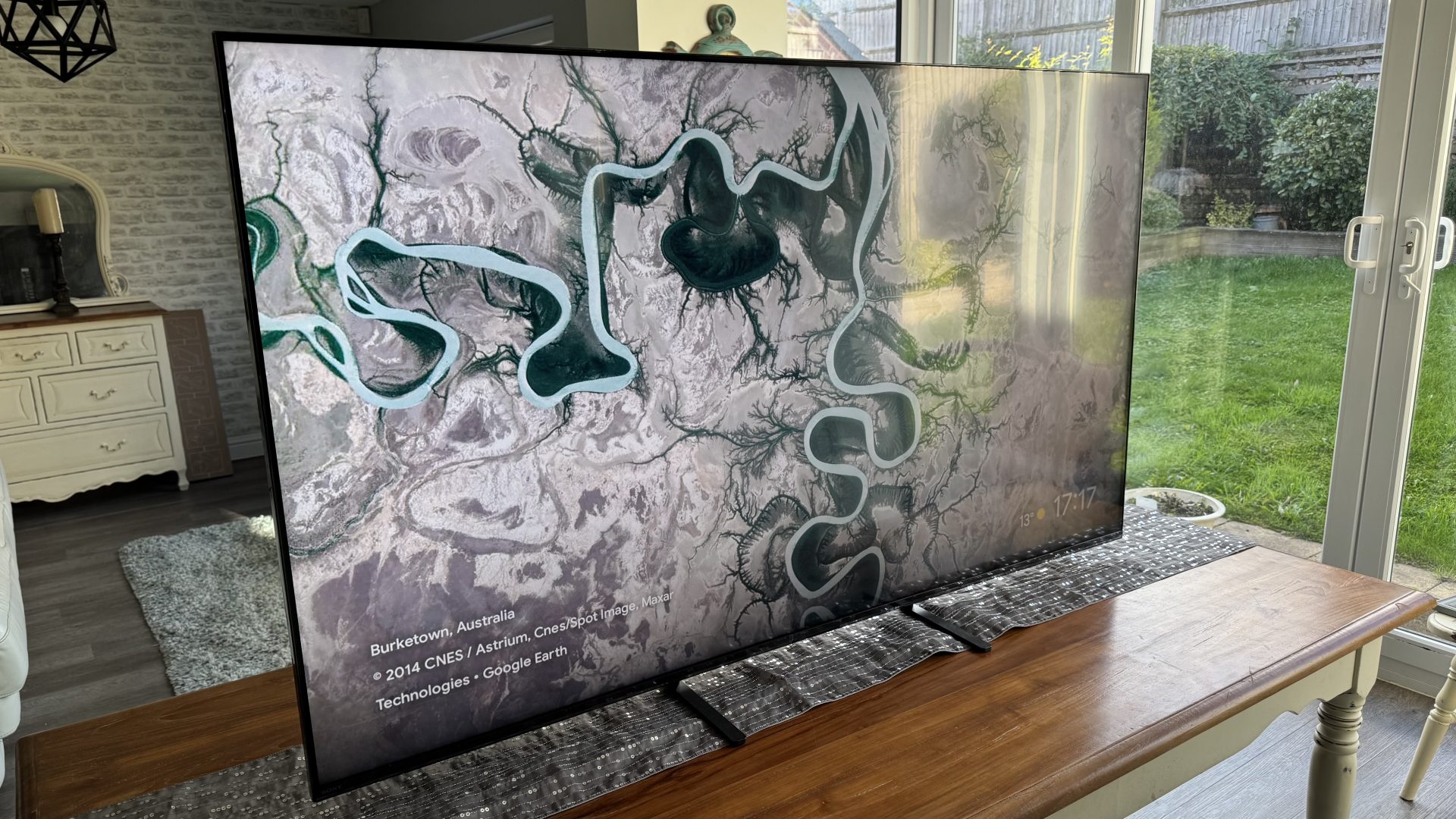 Обзор Sony Bravia 5: магия кино в среднем классе картинка Телевизор Sony Bravia 5 — лучший Mini LED | DGL.RU
