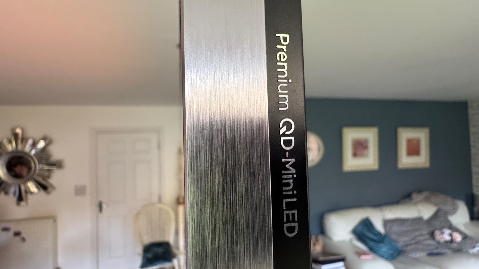 Обзор TCL C8K (85C8K): премиальный 85-дюймовый телевизор картинка Телевизор TCL C8K - яркость нового уровня | DGL.RU