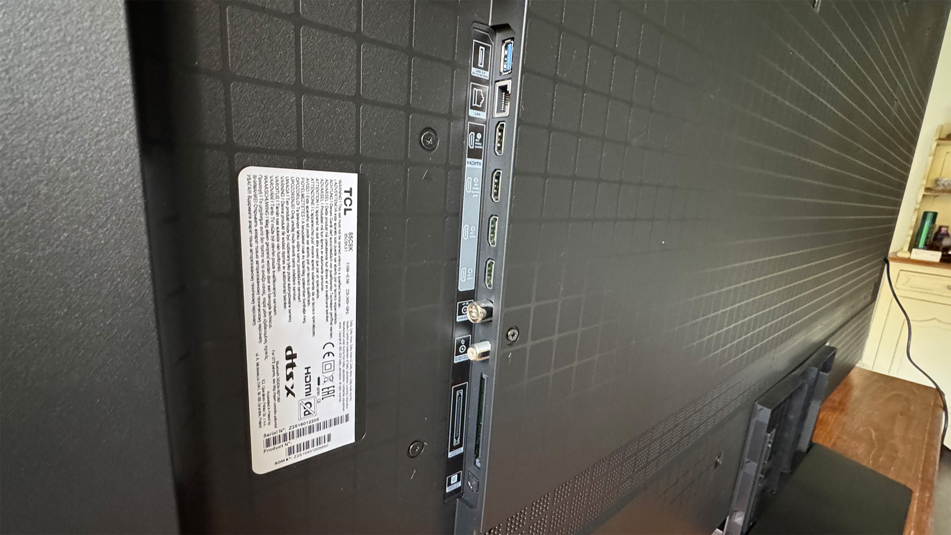 Обзор TCL C8K (85C8K): премиальный 85-дюймовый телевизор картинка Телевизор TCL C8K - яркость нового уровня | DGL.RU