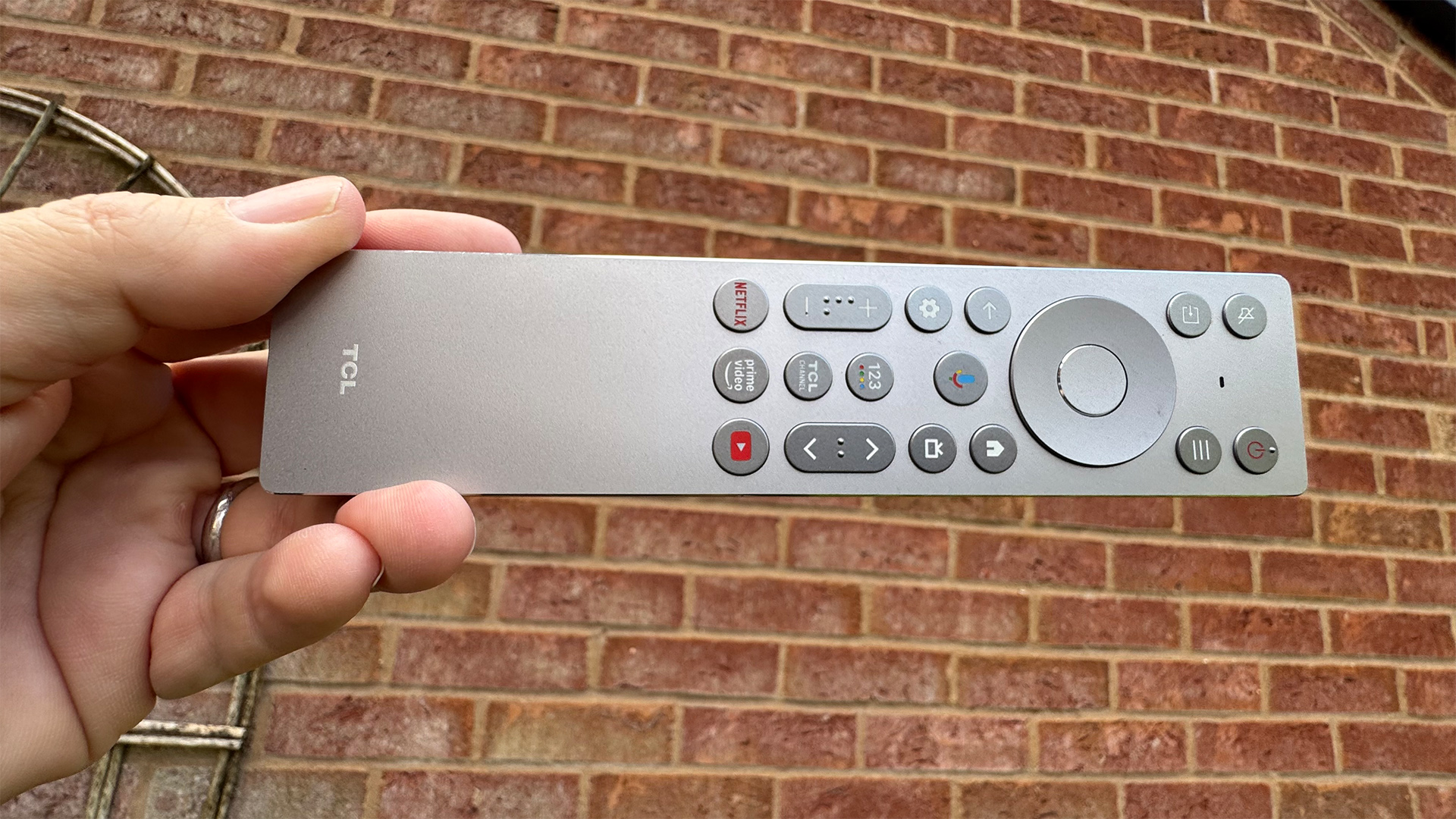 Обзор TCL C8K (85C8K): премиальный 85-дюймовый телевизор картинка Телевизор TCL C8K - яркость нового уровня | DGL.RU