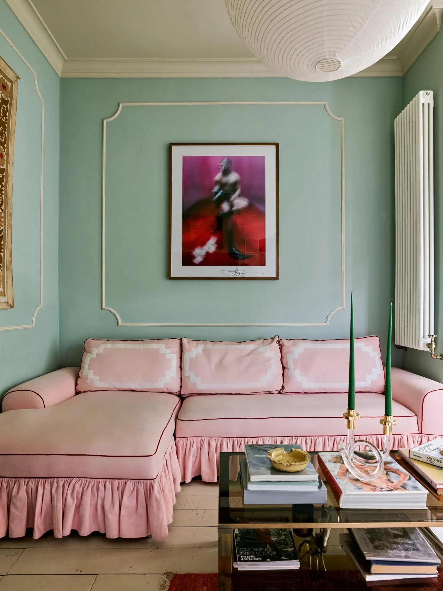 Теснота в голове, а не в квартире: 57 идей для маленькой гостиной, которые вы зря игнорируете картинка Интерьер маленькой гостиной: топ-57 решений | DGL.RU