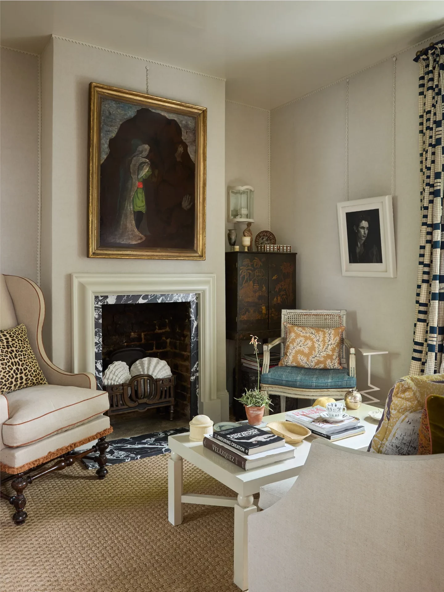 Теснота в голове, а не в квартире: 57 идей для маленькой гостиной, которые вы зря игнорируете картинка Интерьер маленькой гостиной: топ-57 решений | DGL.RU