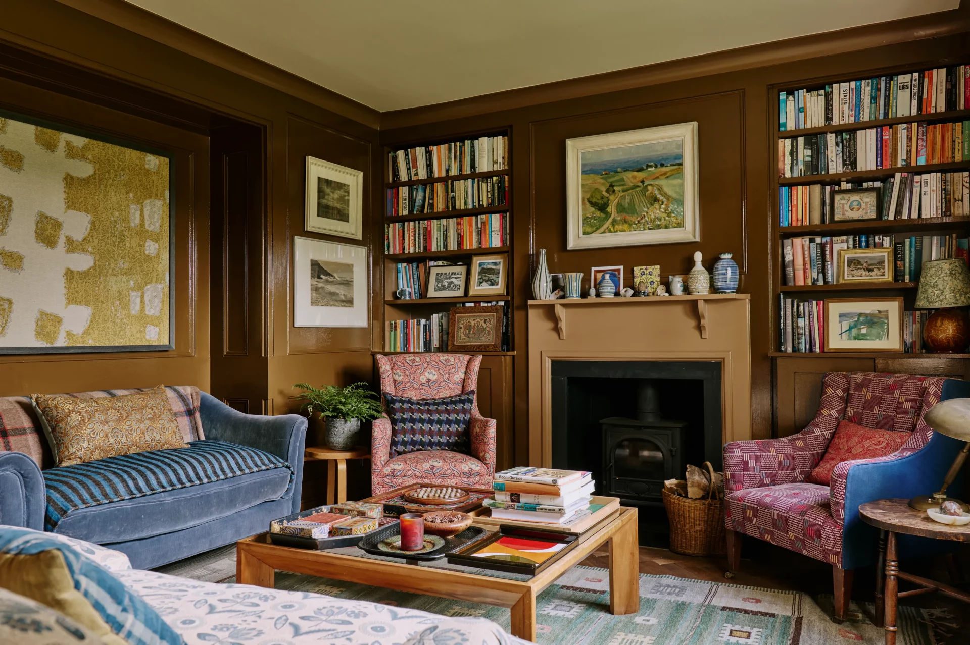 Теснота в голове, а не в квартире: 57 идей для маленькой гостиной, которые вы зря игнорируете картинка Интерьер маленькой гостиной: топ-57 решений | DGL.RU