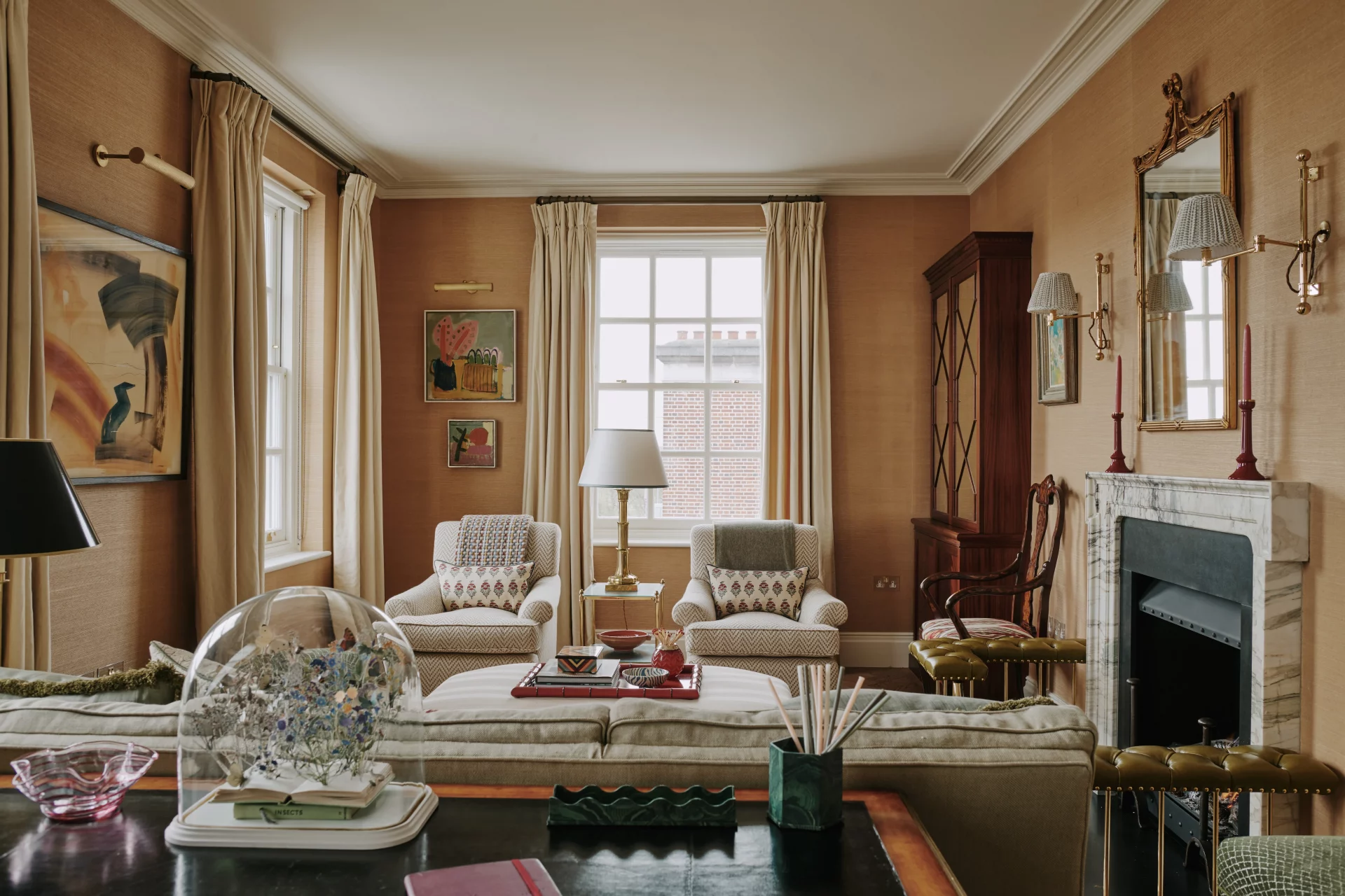 Теснота в голове, а не в квартире: 57 идей для маленькой гостиной, которые вы зря игнорируете картинка Интерьер маленькой гостиной: топ-57 решений | DGL.RU