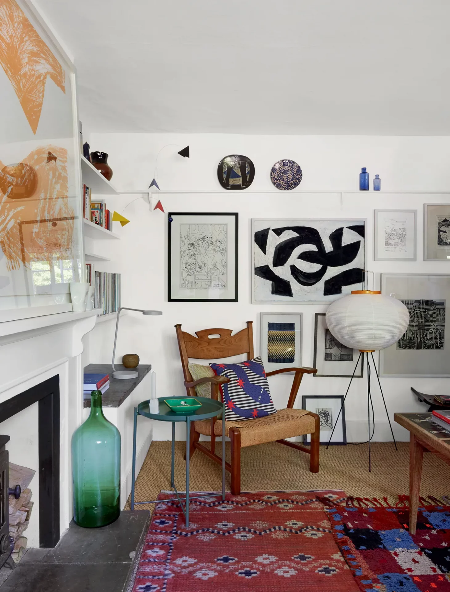 Теснота в голове, а не в квартире: 57 идей для маленькой гостиной, которые вы зря игнорируете картинка Интерьер маленькой гостиной: топ-57 решений | DGL.RU