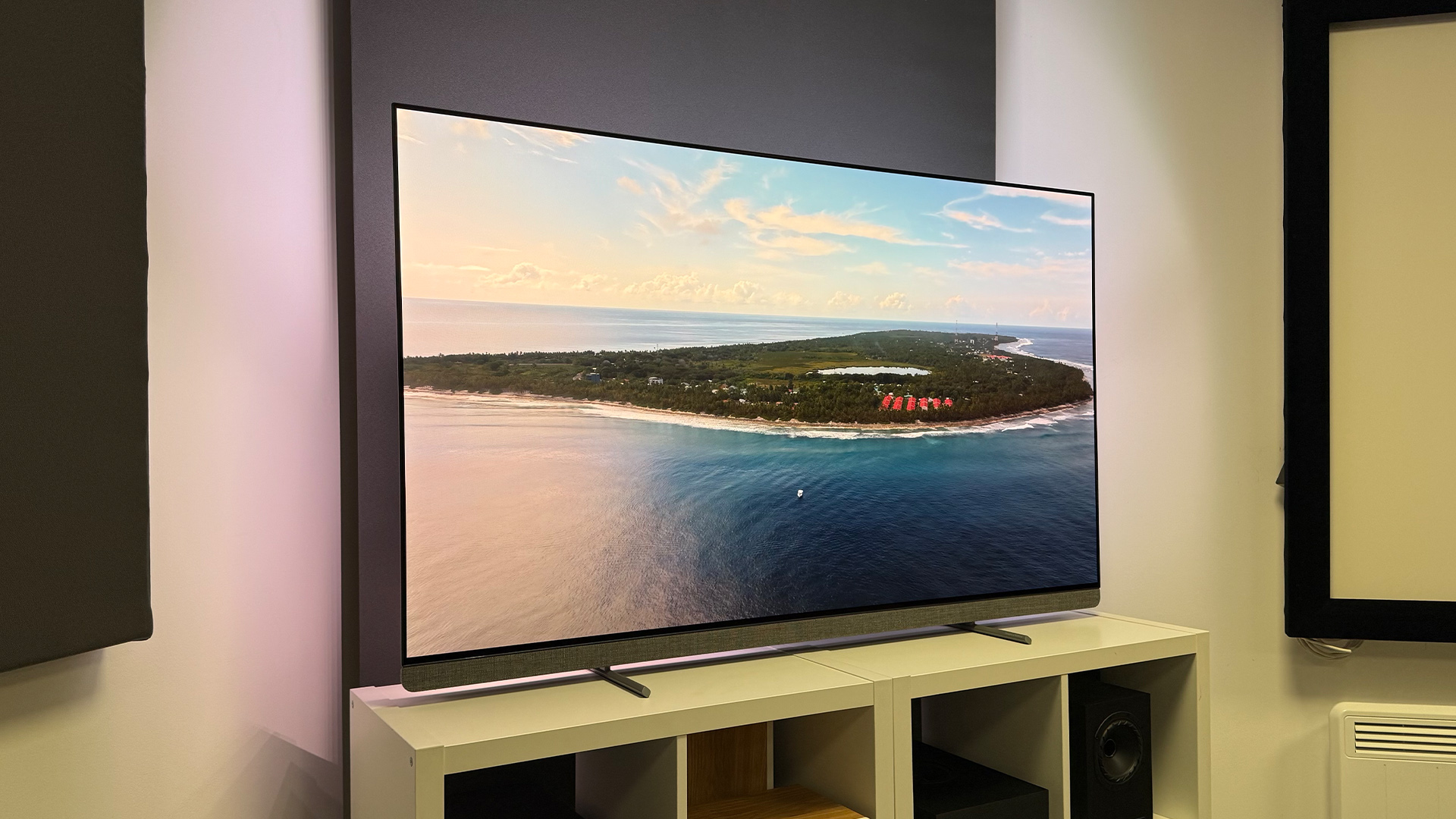 Обзор Philips OLED910 (65OLED910) - конкурент лучших образцов картинка ТВ Philips OLED910 65": стиль по разумной цене | DGL.RU