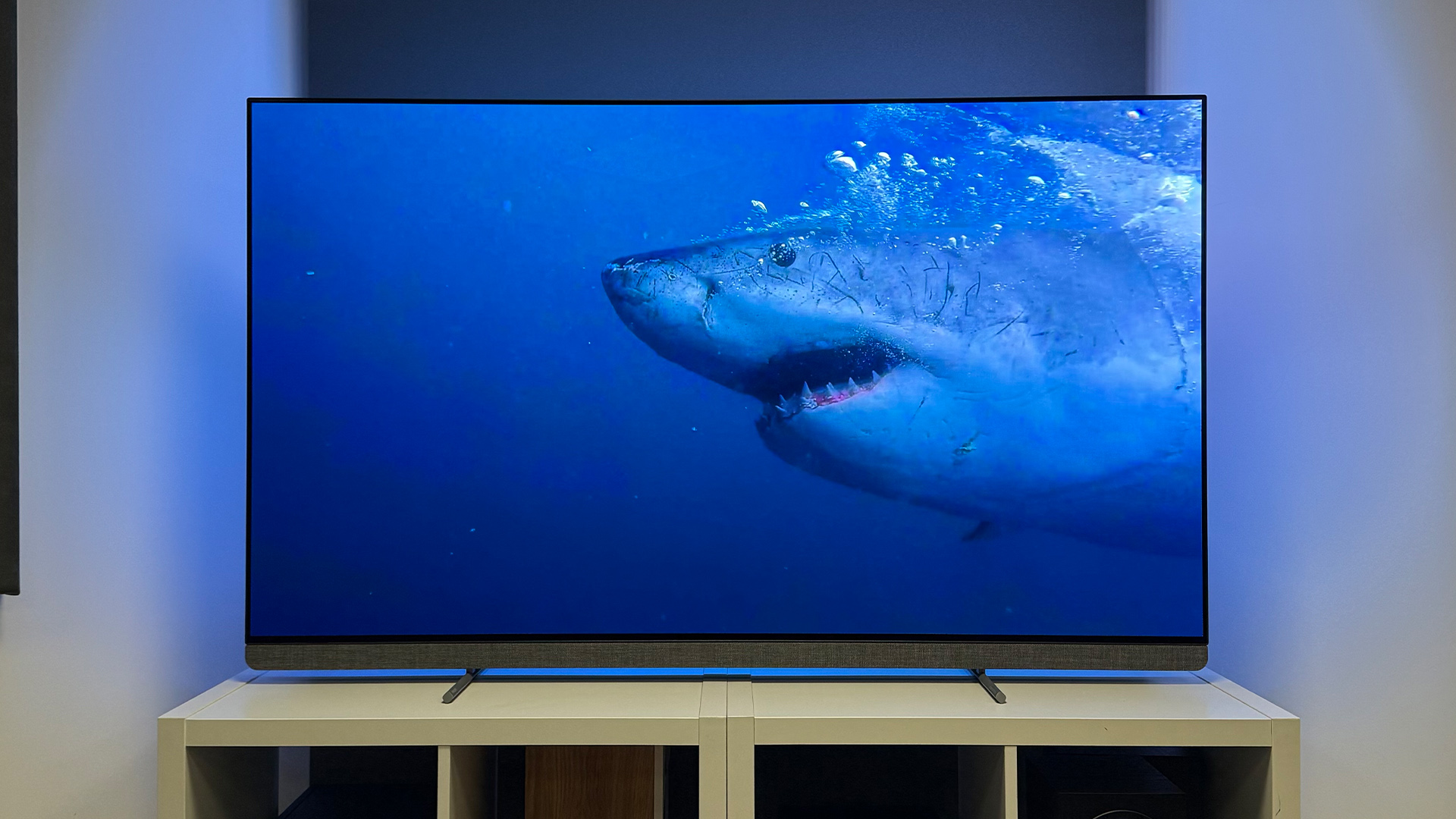 Обзор Philips OLED910 (65OLED910) - конкурент лучших образцов картинка ТВ Philips OLED910 65": стиль по разумной цене | DGL.RU