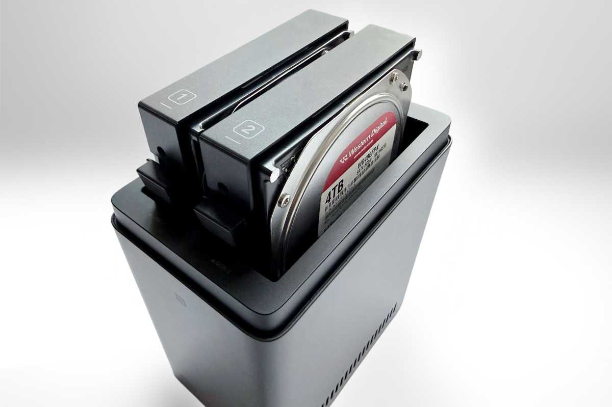 Ugreen NASync DH — компактный NAS | DGL.RU