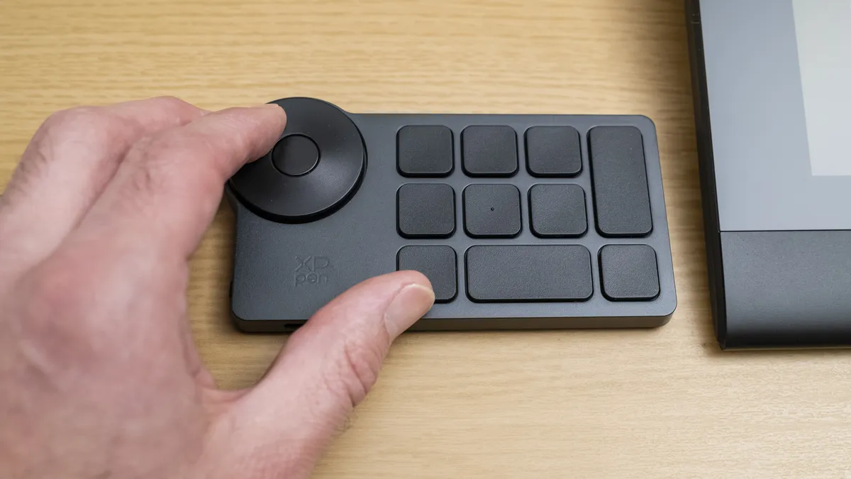 Обзор XPPen Artist Ultra 16: когда стилус становится продолжением руки картинка XPPen Artist Ultra 16