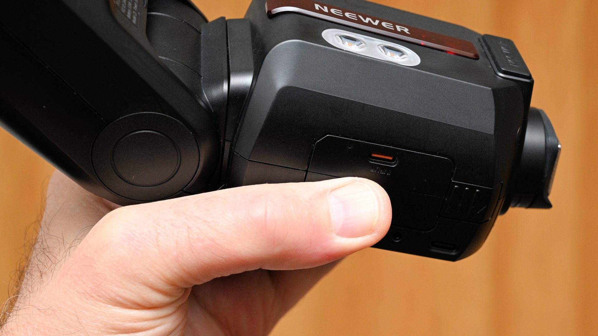 Обзор вспышки Neewer Z3 100Ws: мощная и универсальная картинка Вспышка Neewer Z3 100Ws: мощный свет | DGL.RU