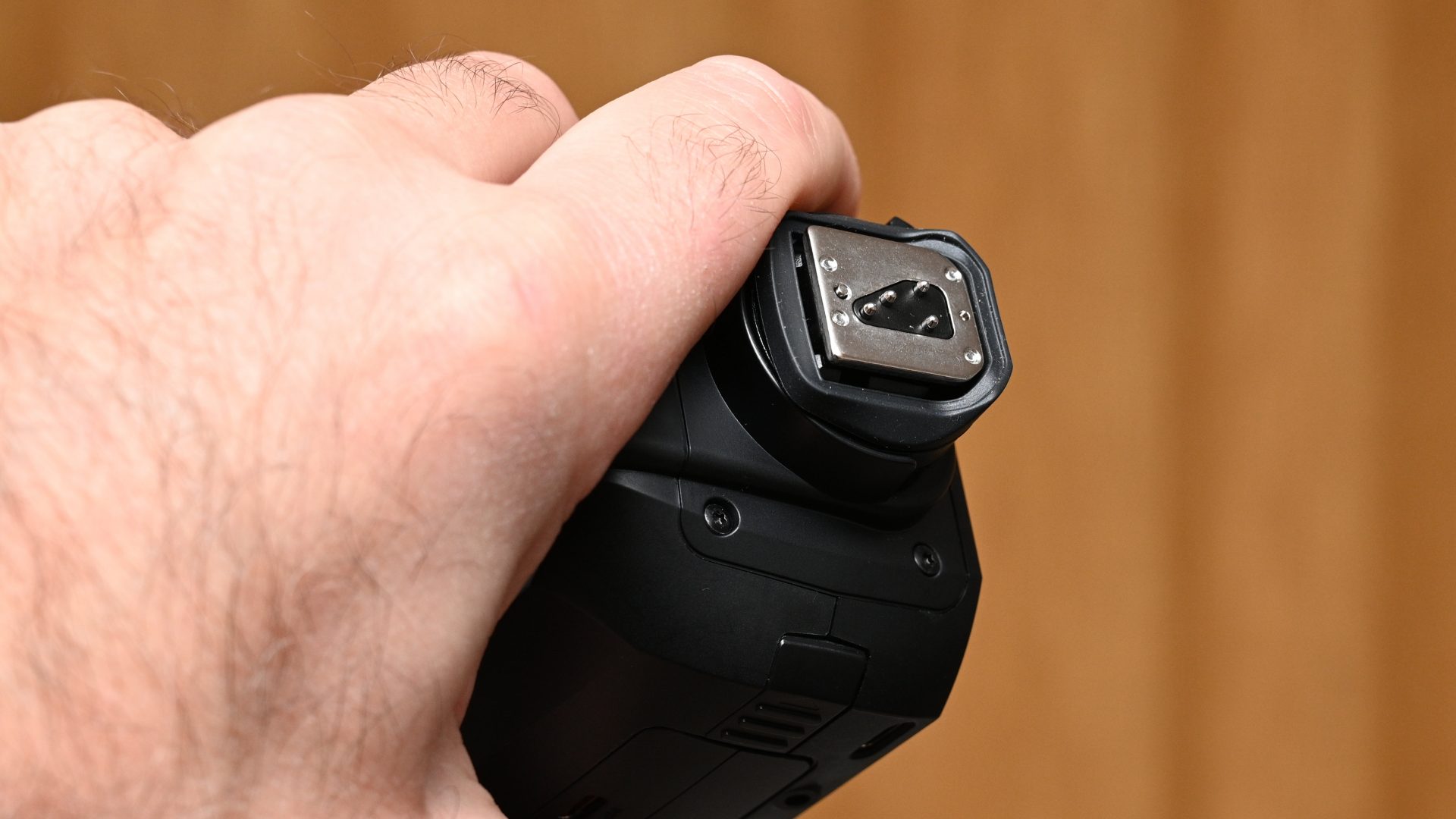 Обзор вспышки Neewer Z3 100Ws: мощная и универсальная картинка Вспышка Neewer Z3 100Ws: мощный свет | DGL.RU