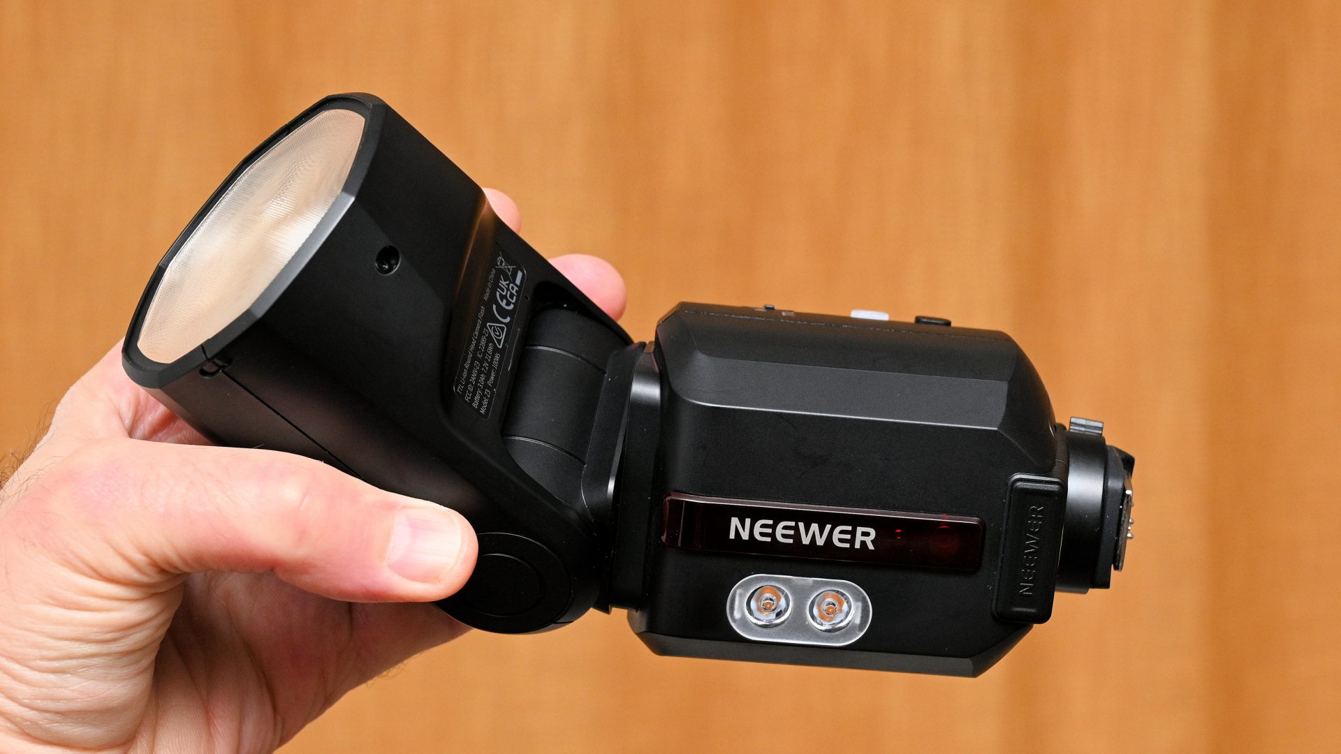 Обзор вспышки Neewer Z3 100Ws: мощная и универсальная картинка Вспышка Neewer Z3 100Ws: мощный свет | DGL.RU
