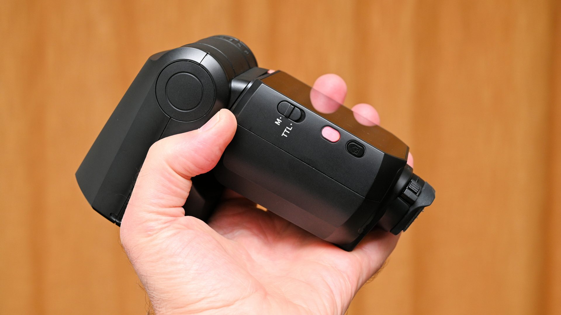 Обзор вспышки Neewer Z3 100Ws: мощная и универсальная картинка Вспышка Neewer Z3 100Ws: мощный свет | DGL.RU