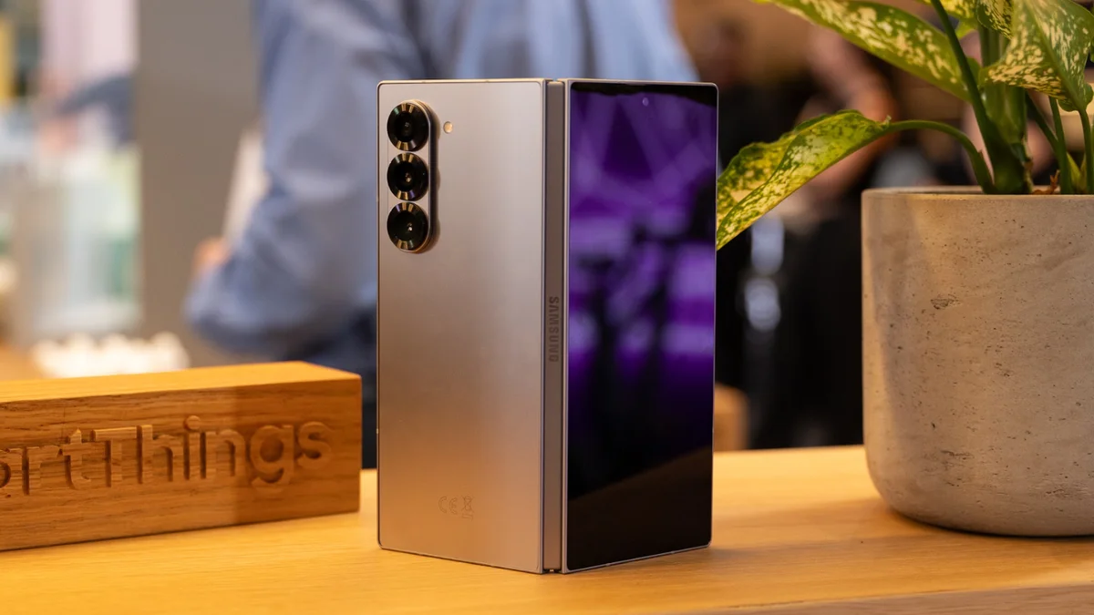 Клон или инновация? Слухи: новая складная Galaxy повторяет идеи Apple